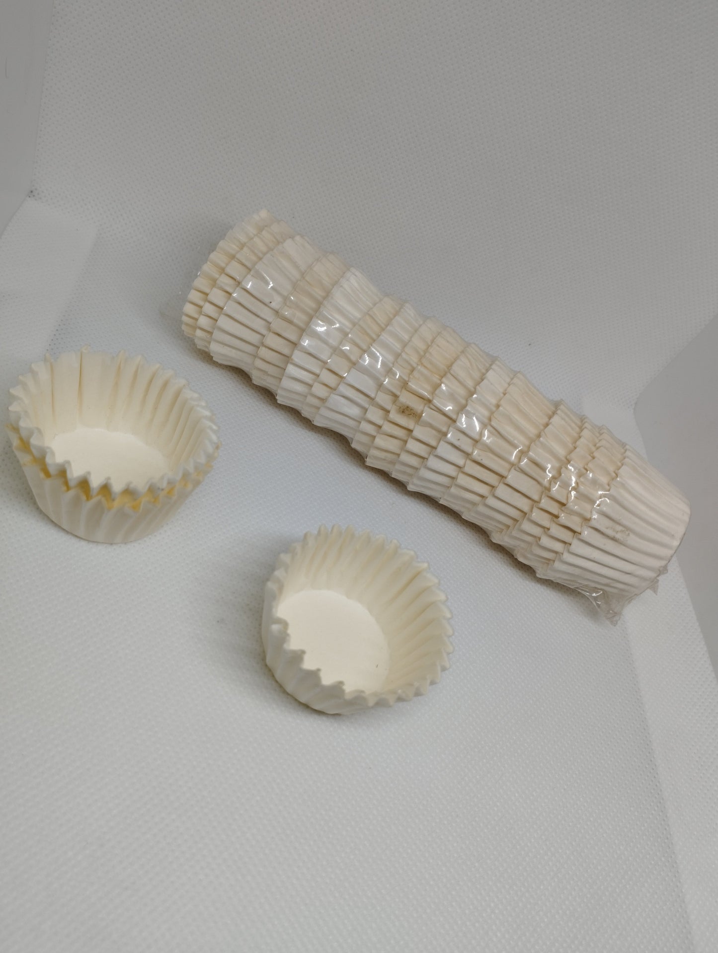 White Cupcake Liner from 150 above PCS 1.5 inch Excellent Quality